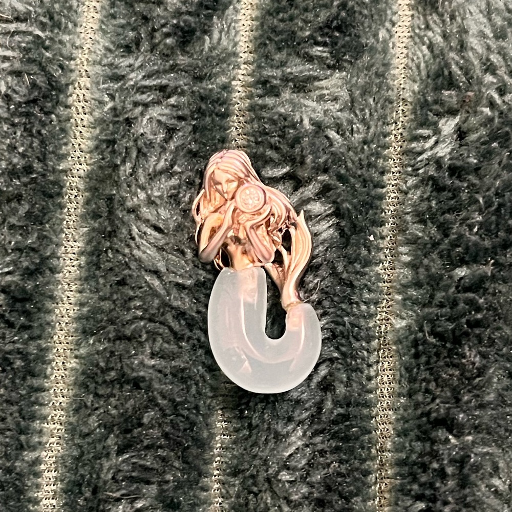 𝓼𝓽𝓮𝓻𝓵𝓲𝓷𝓰 𝓼𝓲𝓵𝓿𝓮𝓻 & 𝓖𝓵𝓪𝓼𝓼 𝓜𝓮𝓻𝓶𝓪𝓲𝓭 𝓟𝓮𝓷𝓭𝓪𝓷𝓽